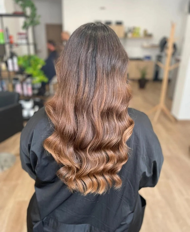 Salón de Belleza y Barbería 21-13 6