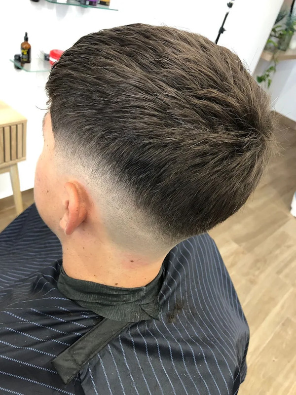 Salón de Belleza y Barbería 21-13 11