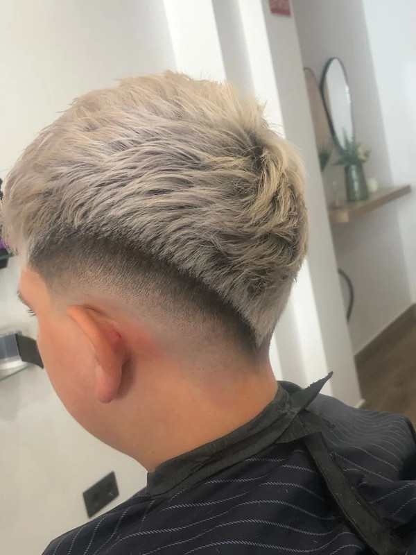 Salón de Belleza y Barbería 21-13 3